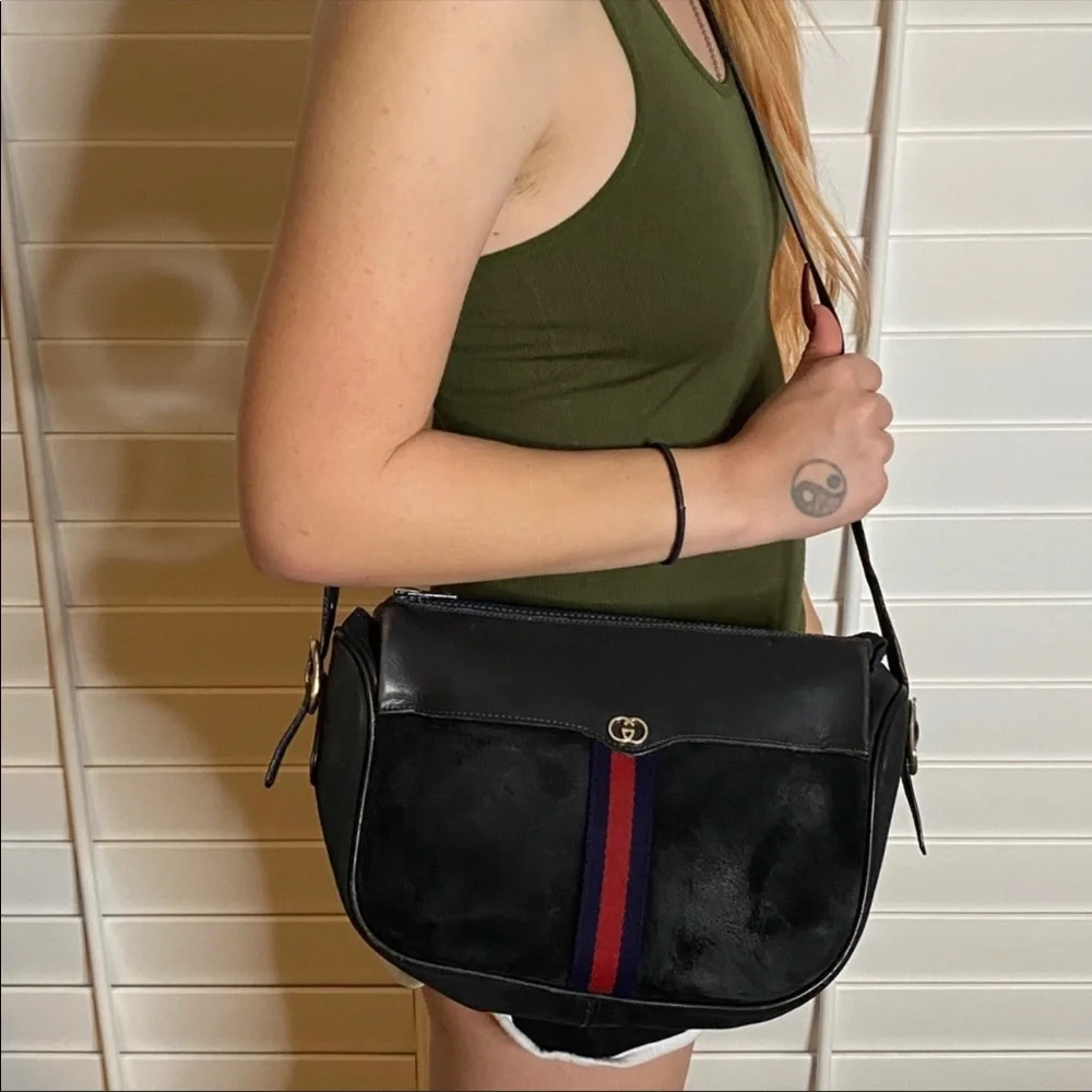 Gucci Black Leather Crossbody Bag with Red and Blue Stripe